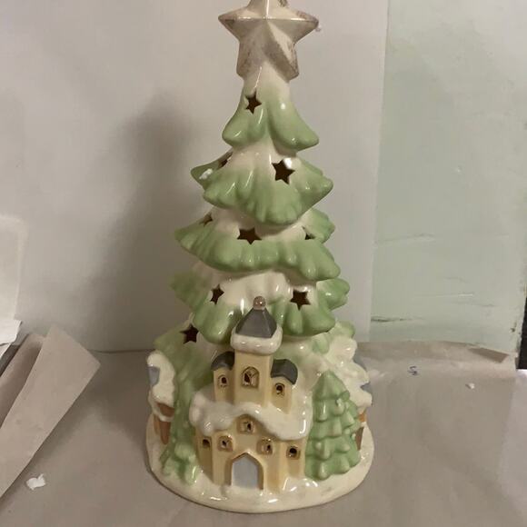 NWT TRANQUIL CHURCH LIGHTED FIGURINE 12.25 IN‎ - Picture 2 of 8